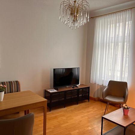 Studio & Apartments Near Reumannplatz Вена Экстерьер фото