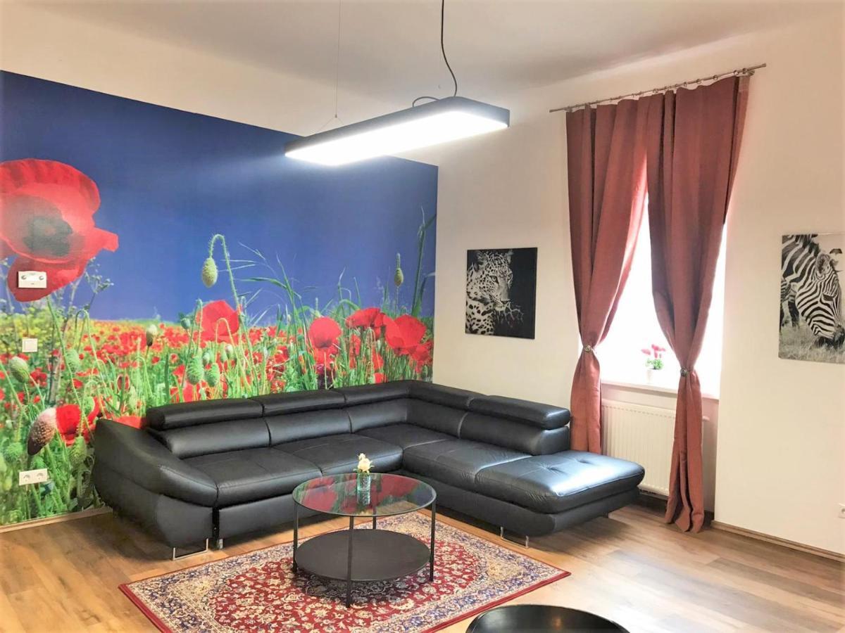 Studio & Apartments Near Reumannplatz Вена Экстерьер фото