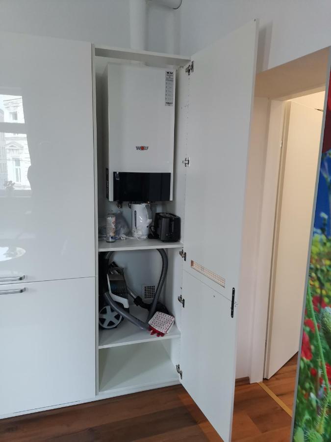 Studio & Apartments Near Reumannplatz Вена Экстерьер фото