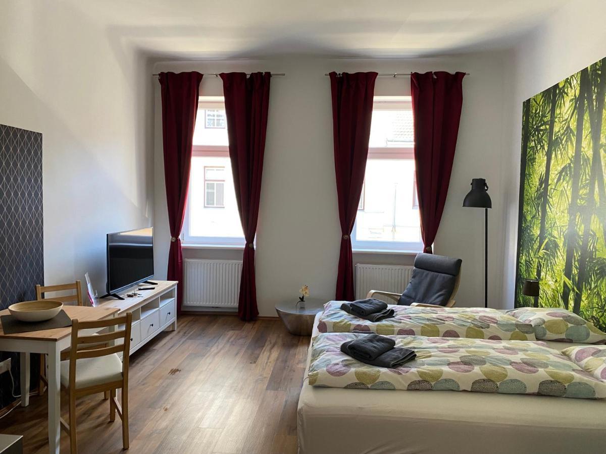 Studio & Apartments Near Reumannplatz Вена Экстерьер фото