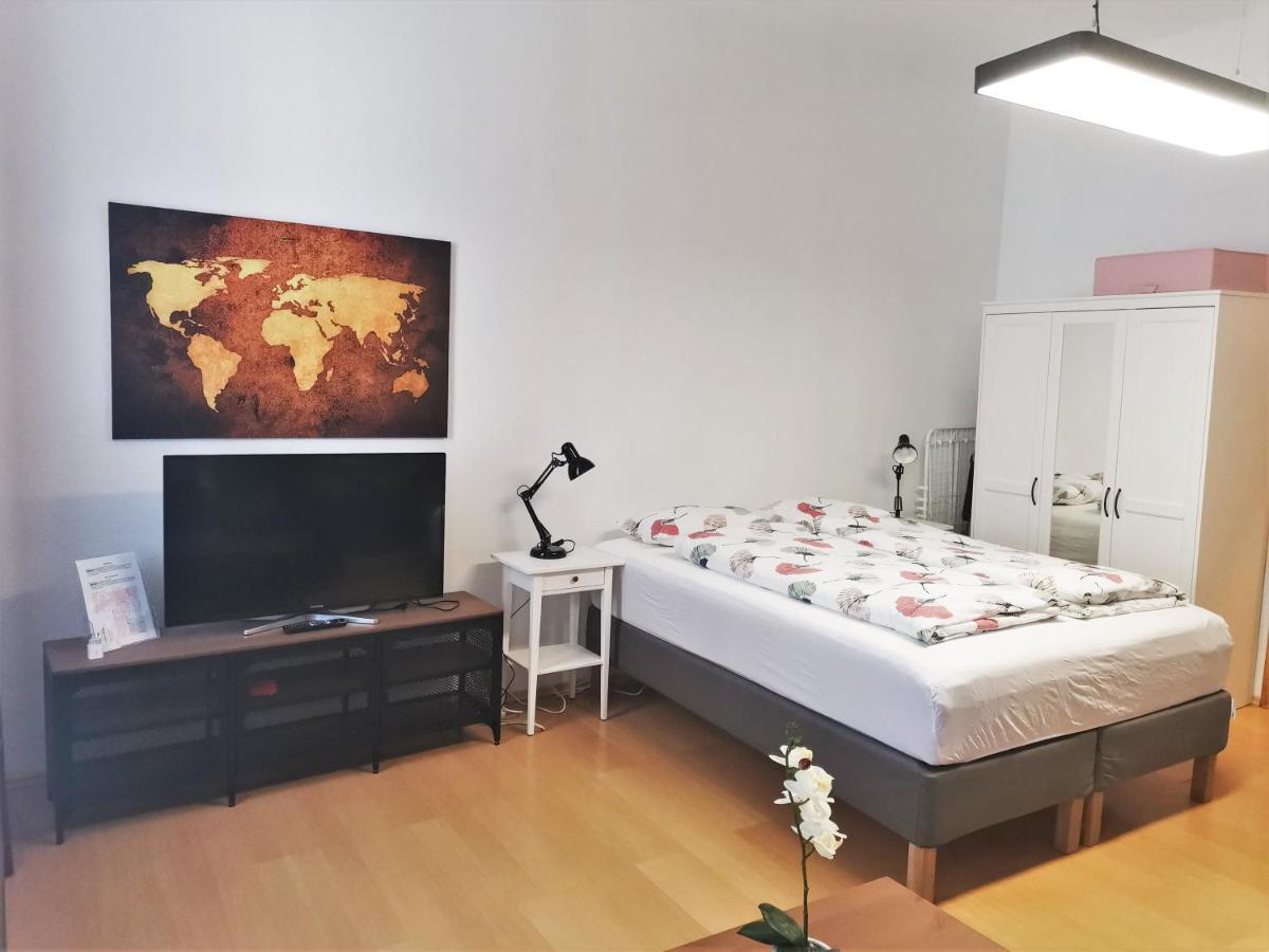 Studio & Apartments Near Reumannplatz Вена Экстерьер фото