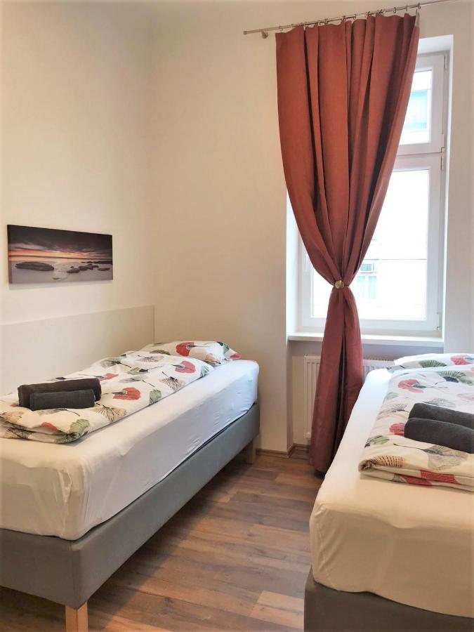 Studio & Apartments Near Reumannplatz Вена Экстерьер фото