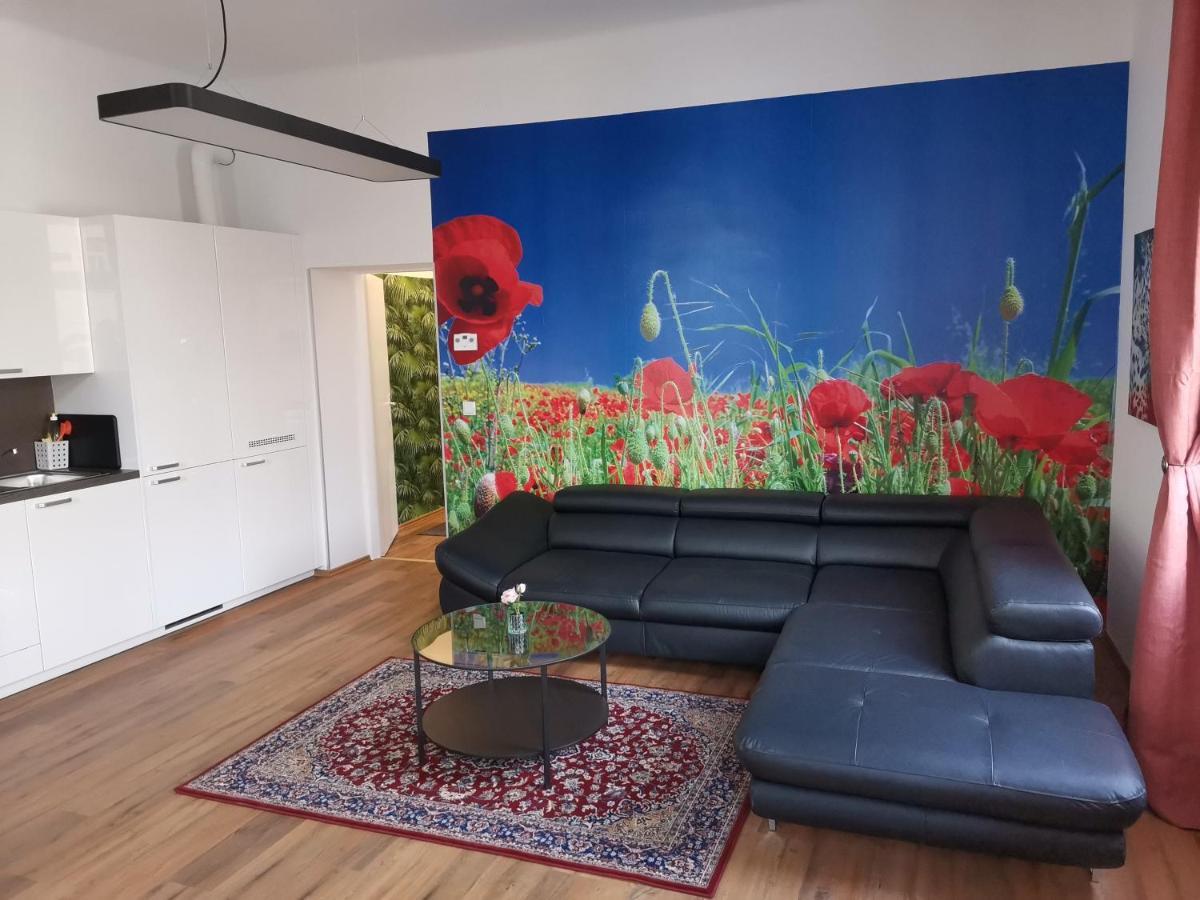 Studio & Apartments Near Reumannplatz Вена Экстерьер фото