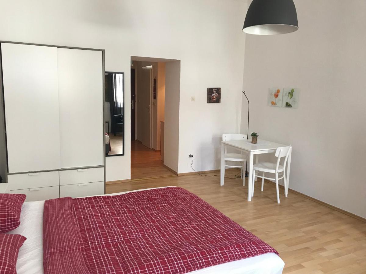 Studio & Apartments Near Reumannplatz Вена Экстерьер фото
