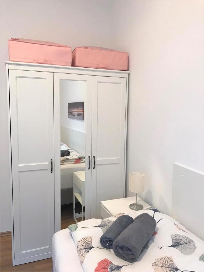 Studio & Apartments Near Reumannplatz Вена Экстерьер фото