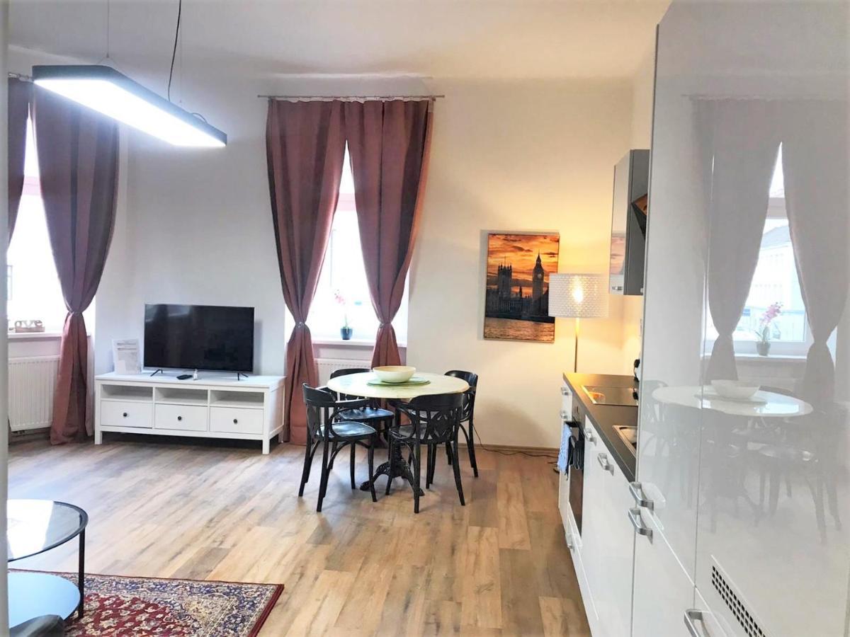 Studio & Apartments Near Reumannplatz Вена Экстерьер фото