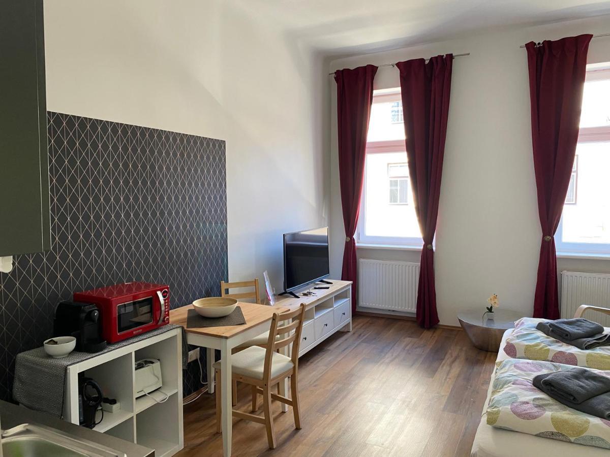 Studio & Apartments Near Reumannplatz Вена Экстерьер фото