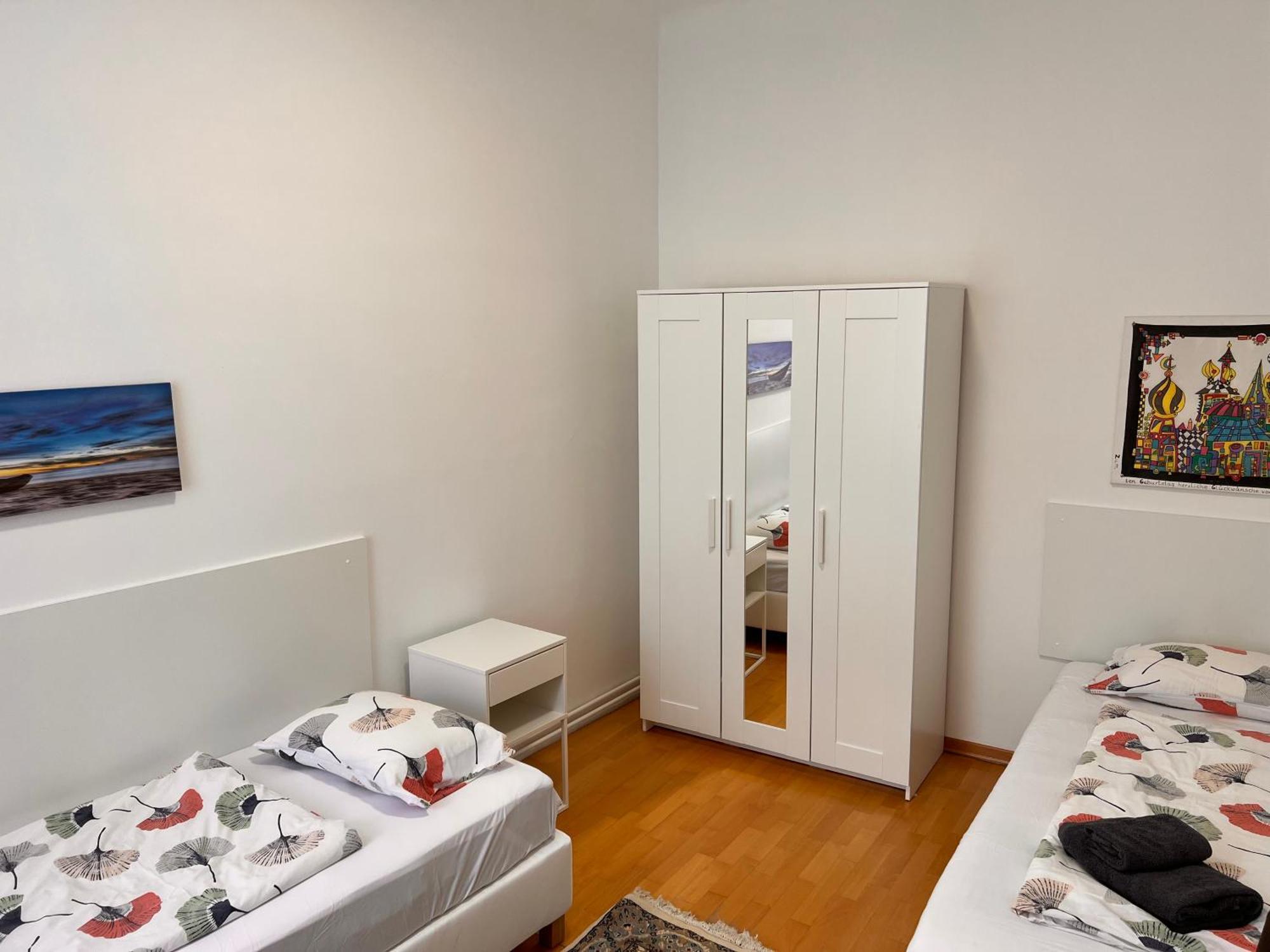 Studio & Apartments Near Reumannplatz Вена Экстерьер фото