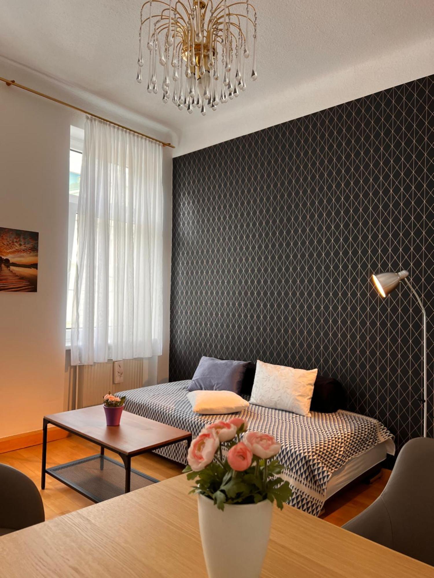Studio & Apartments Near Reumannplatz Вена Экстерьер фото