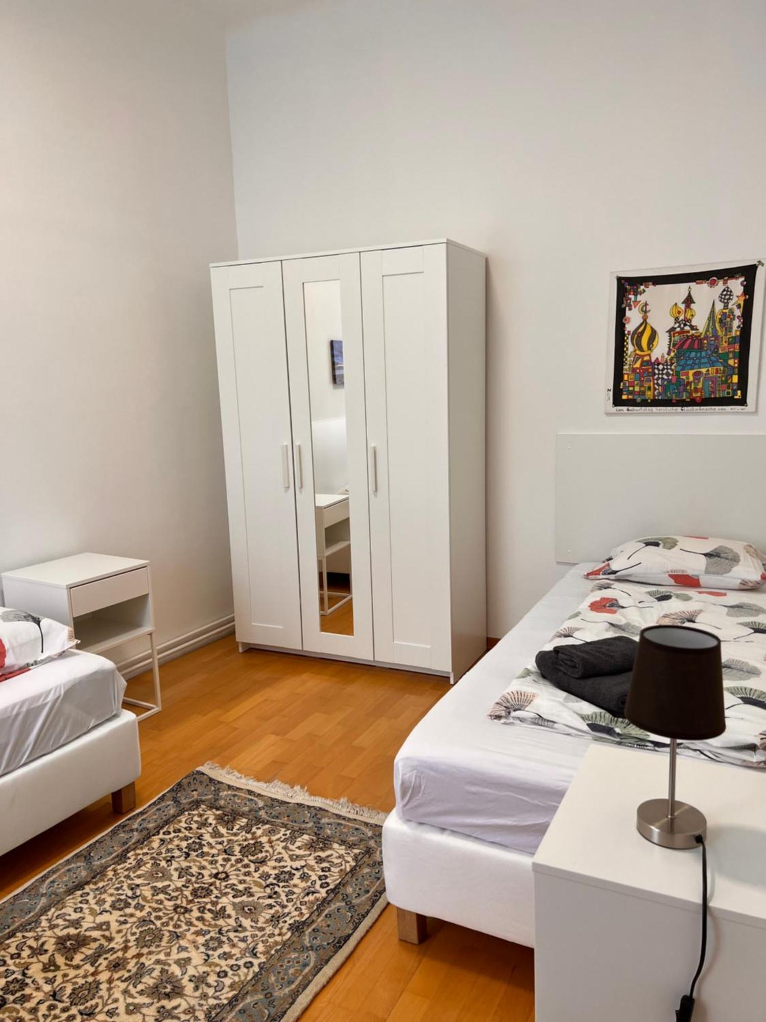 Studio & Apartments Near Reumannplatz Вена Экстерьер фото