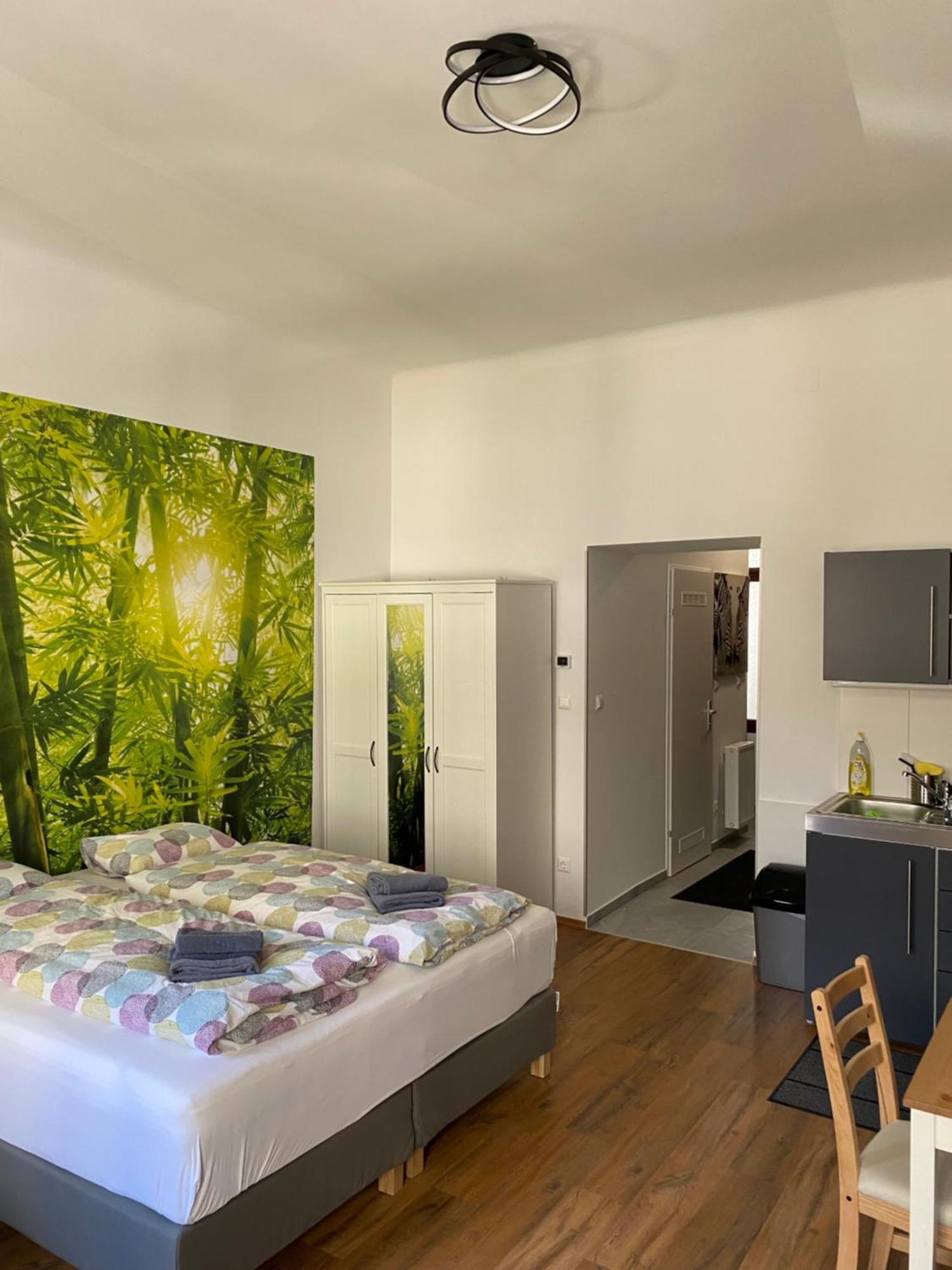 Studio & Apartments Near Reumannplatz Вена Экстерьер фото