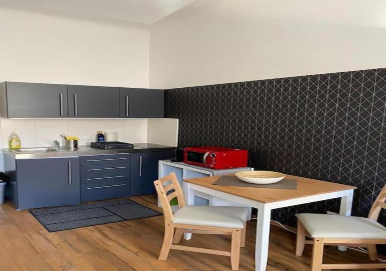 Studio & Apartments Near Reumannplatz Вена Экстерьер фото