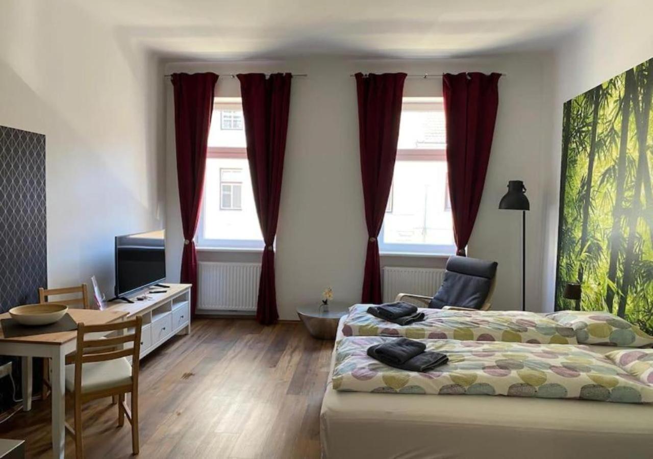Studio & Apartments Near Reumannplatz Вена Экстерьер фото