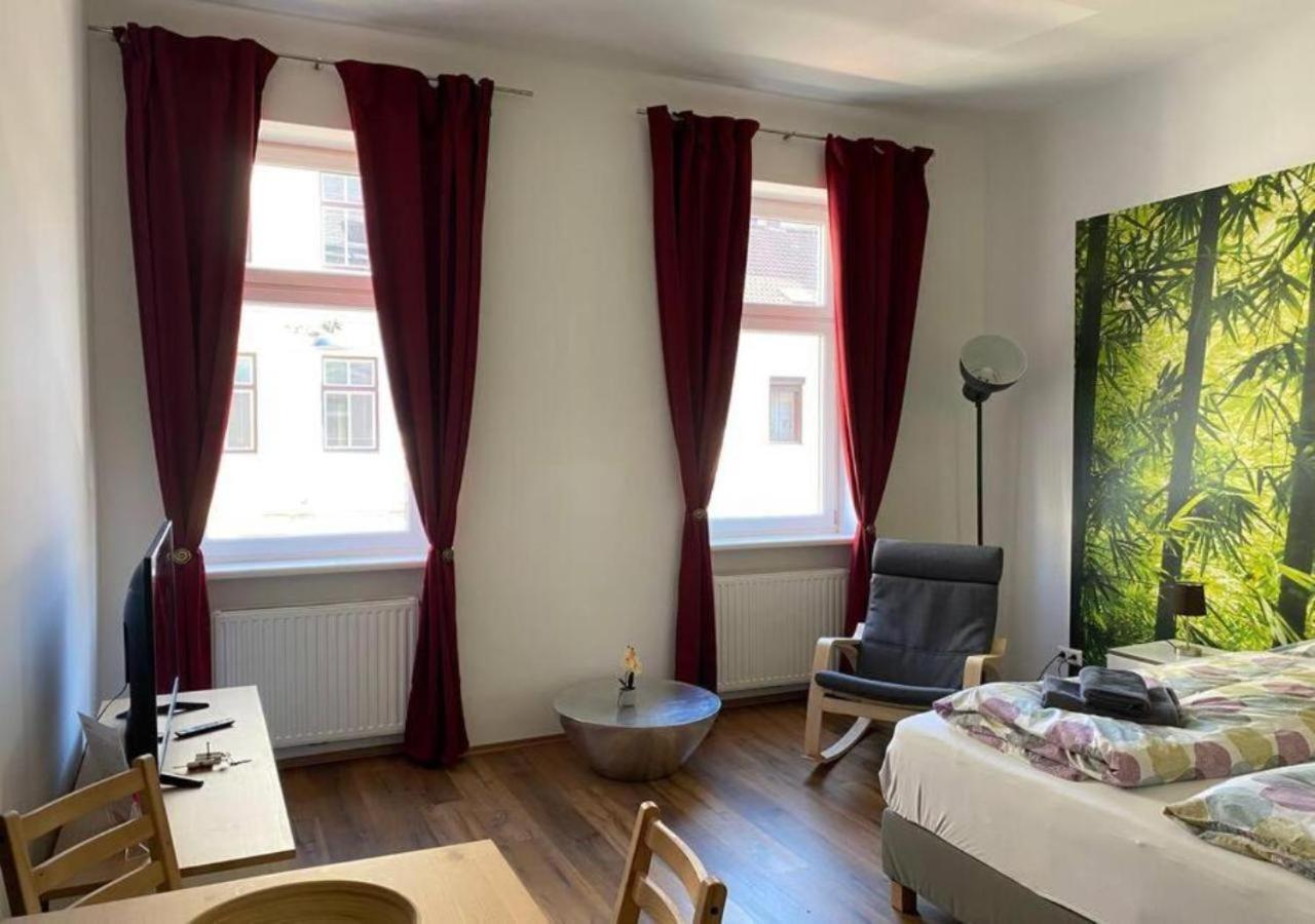 Studio & Apartments Near Reumannplatz Вена Экстерьер фото